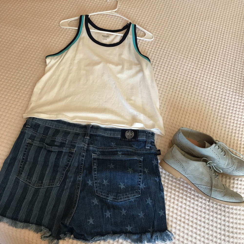 Mossimo Woman’s L white & blue tank NWT